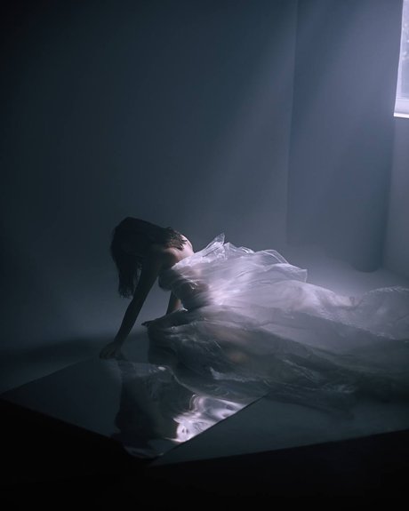 Olivia Linz スター ヌード 写真