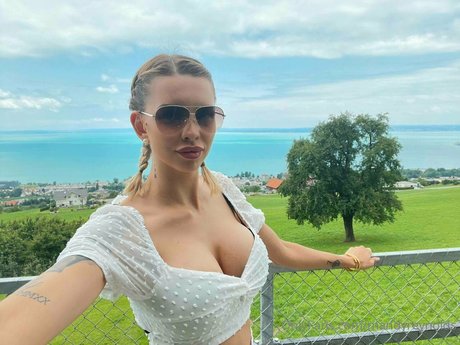 Mandy Reynolds xxxモデル 写真
