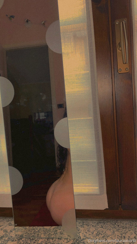 lauracorti ヌードモデル 写真