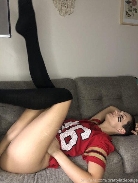 Pretty Little Paige セックスポルノスター 画像