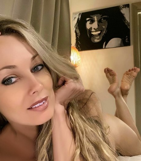 Anita Dark 高品質モデル 写真