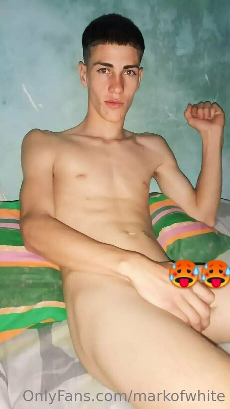 20歳のOnlyFans ホットヌード 写真