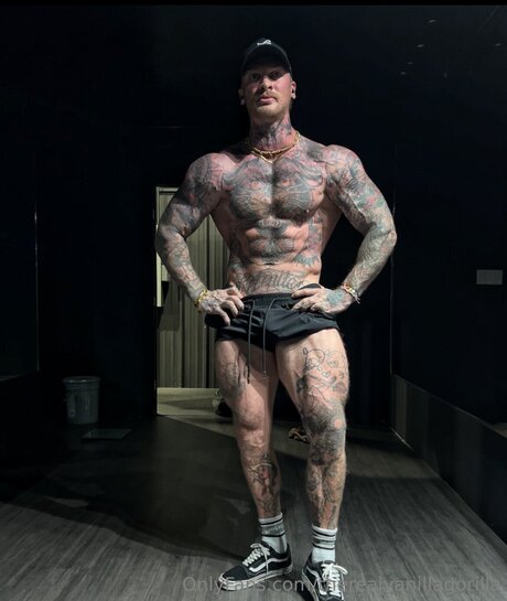 Therealvanillagorilla ポルノスター 裸 画像