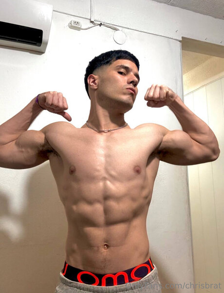 Chrisbrat かわいいモデル 写真