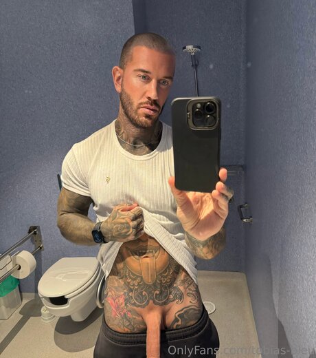 Tobias Bleu ポルノスター エロティック 写真