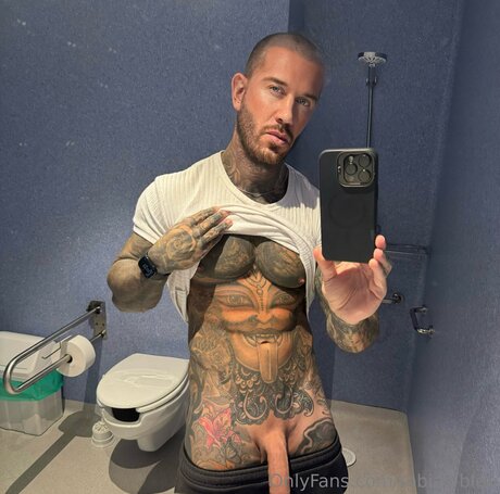 Tobias Bleu 美しいモデル 画像