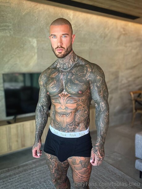 Tobias Bleu ホット女優 写真