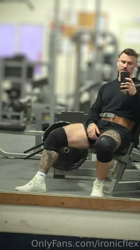 Ironicflex ポルノスター 写真