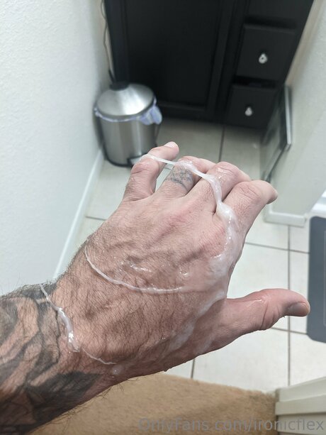Ironicflex 美しいモデル 写真