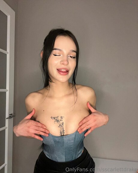 Sscarlettdrake 裸のモデル 写真