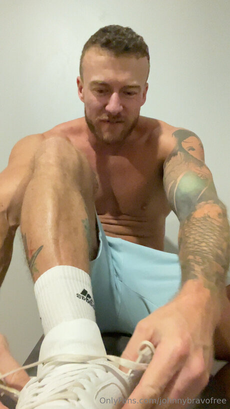 Johnnybravofree セクシーなスター ギャラリー