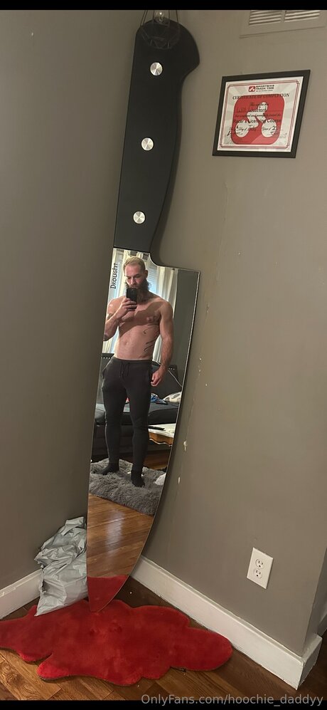 Hoochie Daddyy 裸の女優 写真