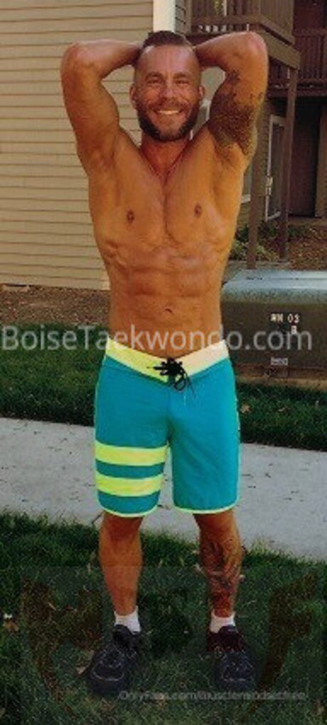 Musclemindsetfree エロティックなモデル 写真