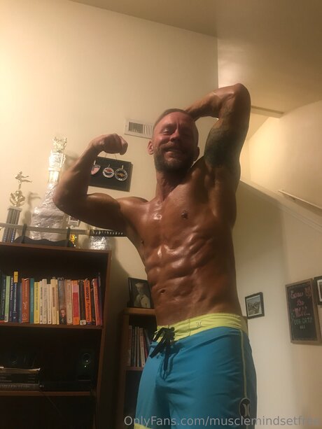 Musclemindsetfree エロティックなモデル 写真