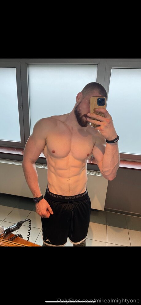 Mikealmightyone 美しいポルノスター 写真