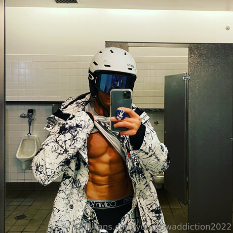 Yournewaddiction2022 セクシーなスター 画像
