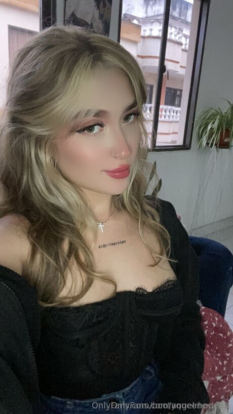 Bootyqueenevavip セックス女優 画像