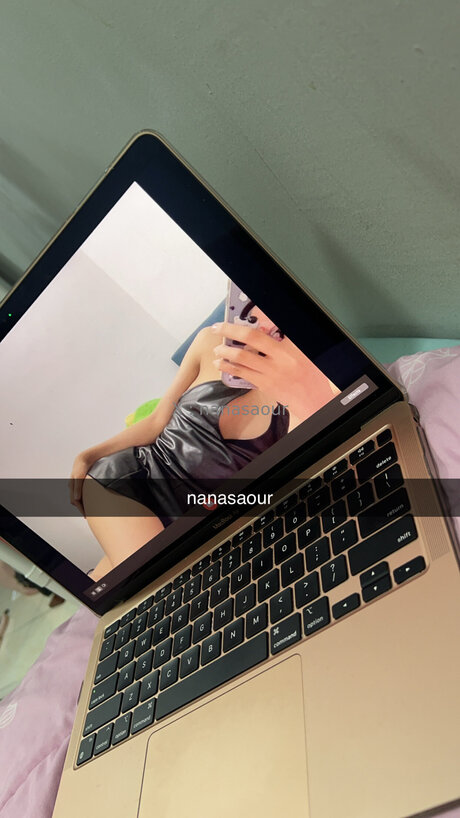 Qishpwishh セックス女優 画像