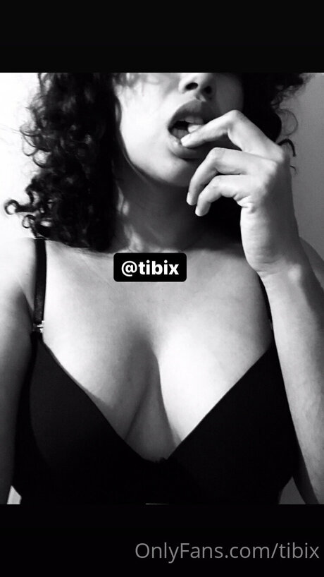 Tibix セクシーモデル 画像