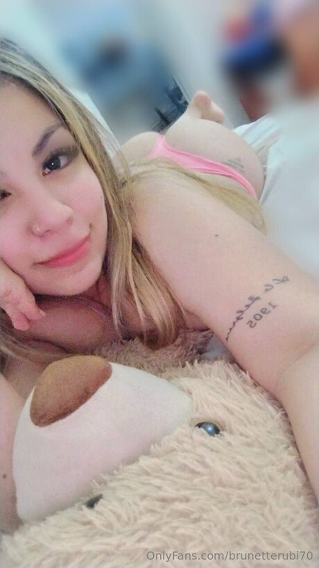 Brunetterubi70 スター 裸 写真