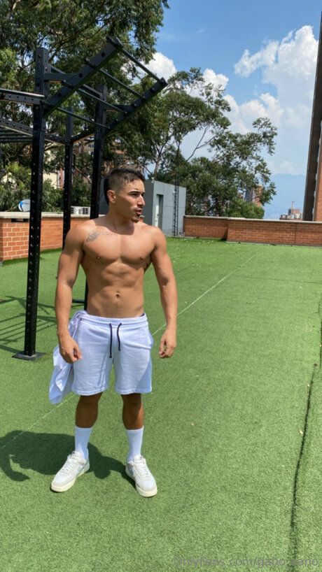Gabo Sano1 裸のスター 写真