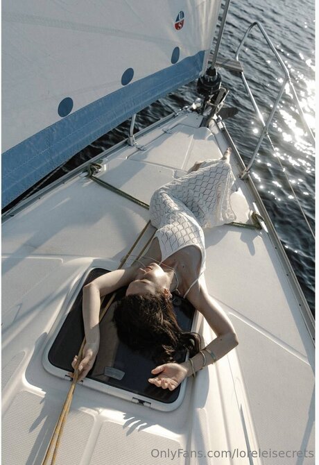 Loreleisecrets かわいいモデル 写真