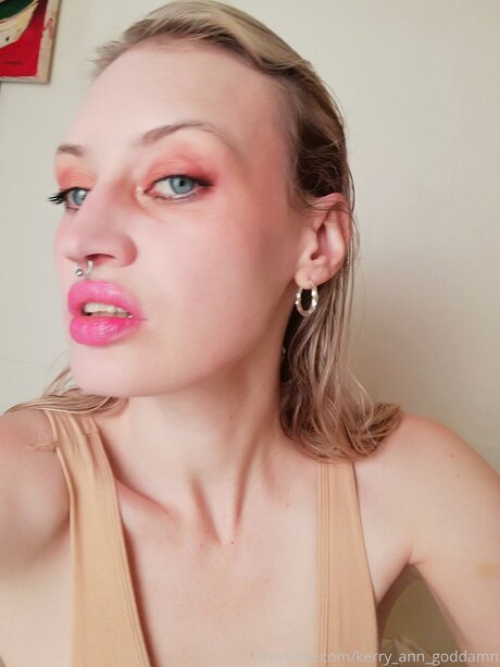 Kerry Ann Goddamn ポルノスター ヌード 画像