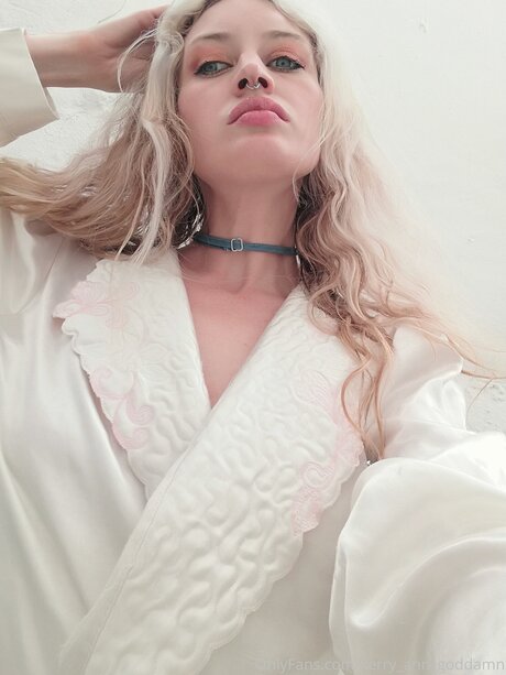 Kerry Ann Goddamn エロティックモデル 写真