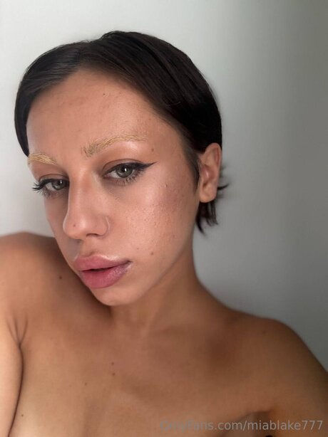 Ana Ji ポルノスター エロティック 写真