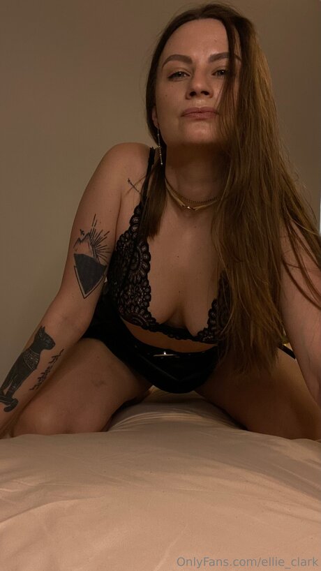 Ellie Clark かわいいポルノスター 写真