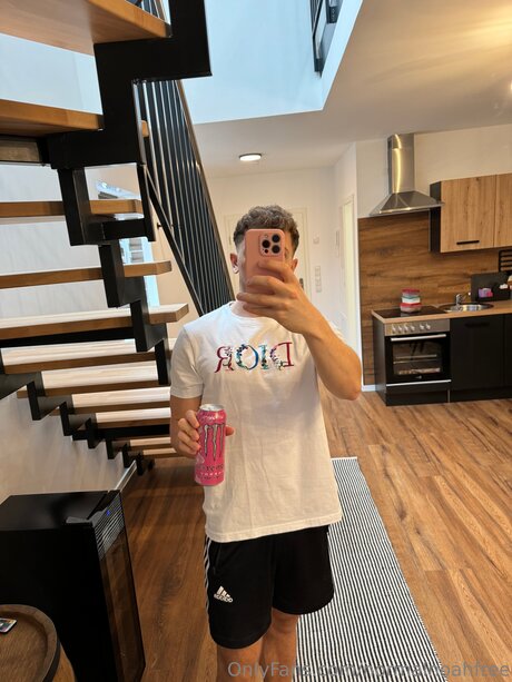 Normalnoahfree 完璧なモデル 写真