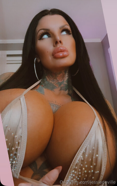 Jessiedeville ポルノ女優 写真