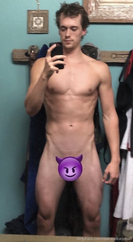 Dakotadoesstuff 無料モデル 写真