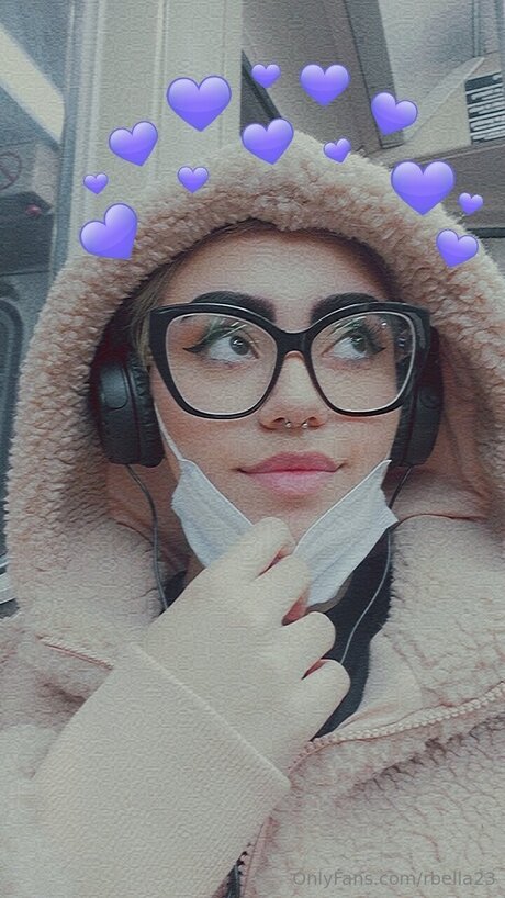 Rbella23 ポルノスター 可愛い 写真