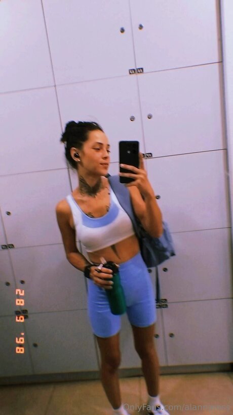 Alannaross 裸モデル 画像
