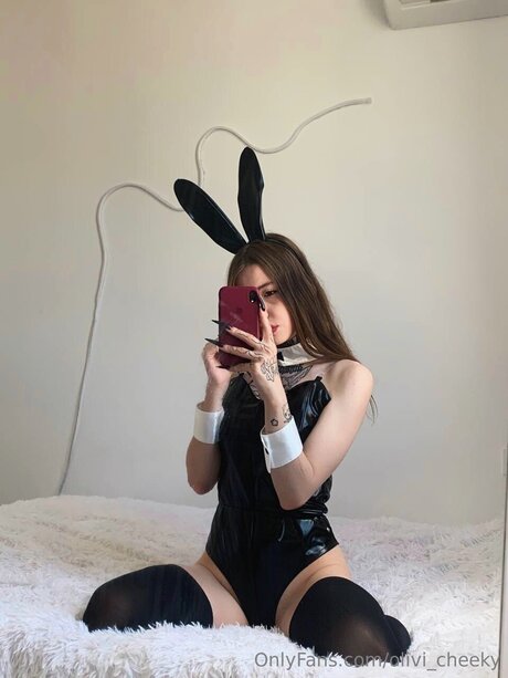 Olivi Cheeky セクシーモデル 写真