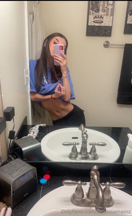 Vanessamainz ホットなモデル 写真