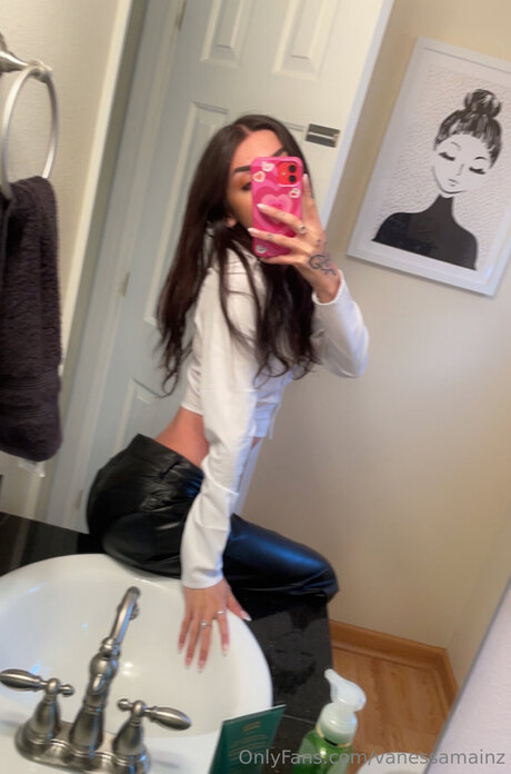 Vanessamainz ポルノスター ヌード 画像