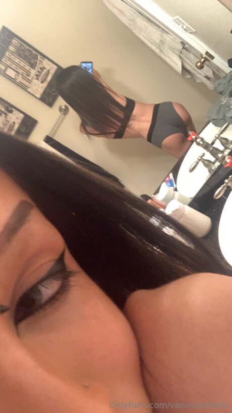 Vanessamainz ポルノ女優 写真