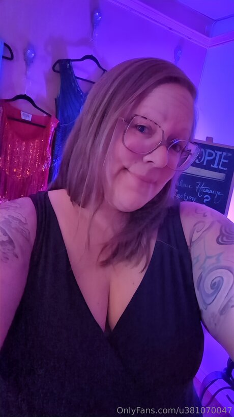 U381070047 ポルノスター 写真