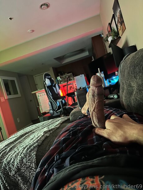 Kthunder69 ポルノスター ヌード 写真