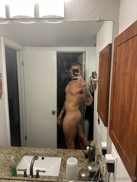 Kthunder69 美しいモデル 写真