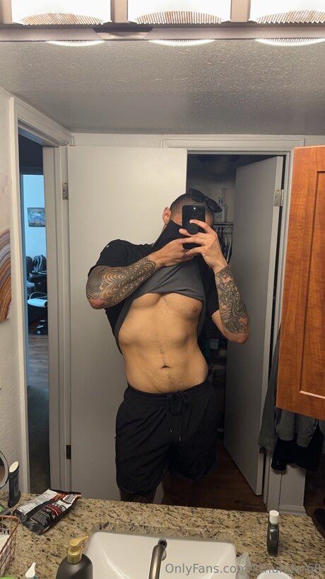 Kthunder69 美しいモデル 写真