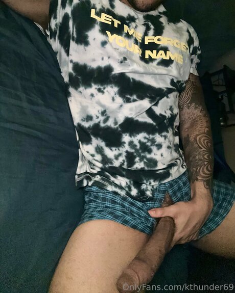Kthunder69 セクシーなポルノスター 写真