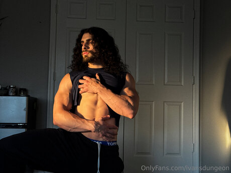 Ivansdungeon スター 裸 写真