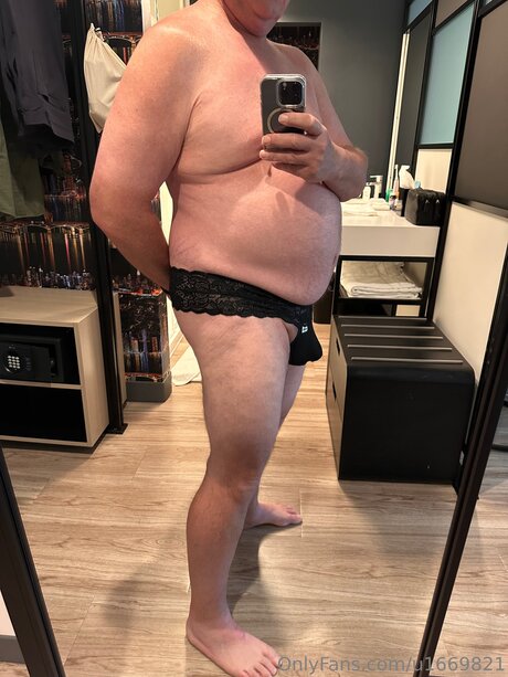 U1669821 高品質モデル 写真