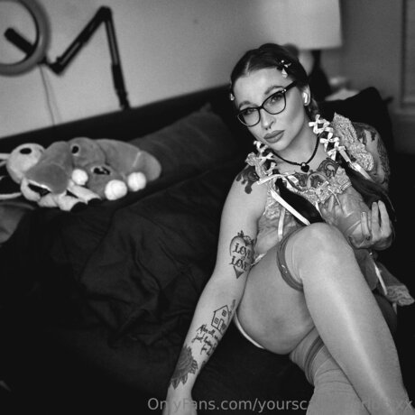 Yourscarletharlotxxx HDスター 写真