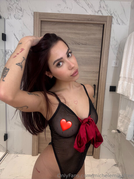 Itssmiiaahfree 美しいポルノスター 画像