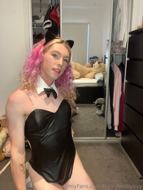 Foxy Femboyyy 美しい女優 写真