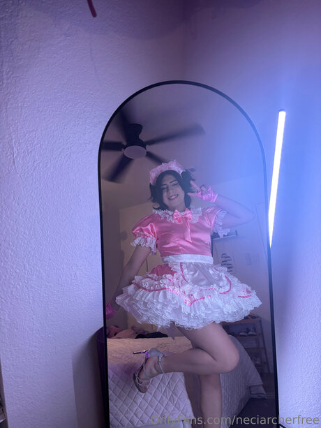Neciarcherfree ヌード女優 写真